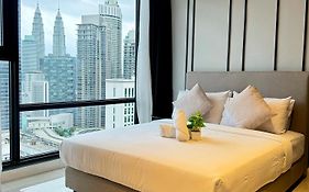 Axon Infinity Pool Kl